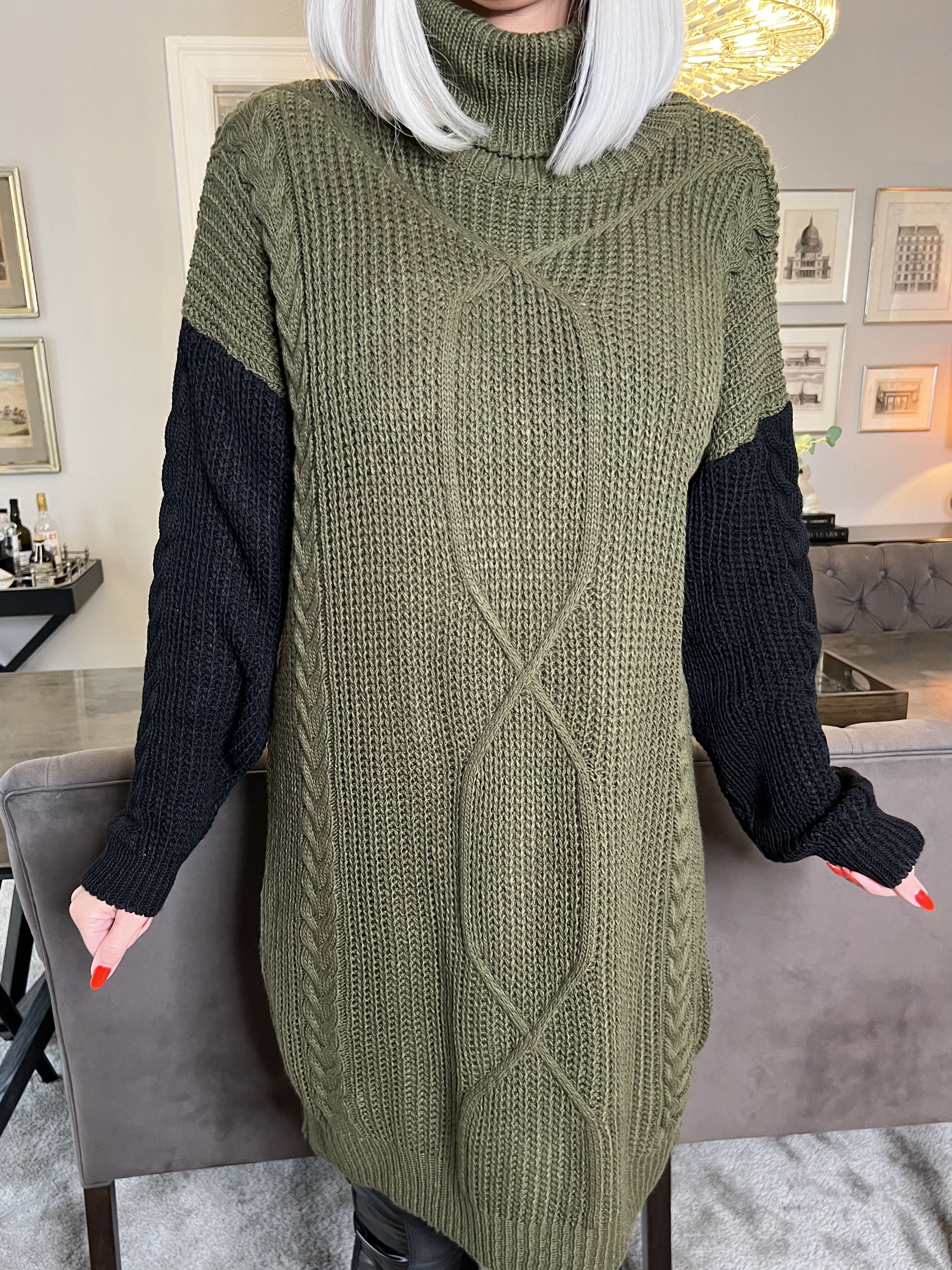 Tenna - Tofarvet kjole i kabelstrik